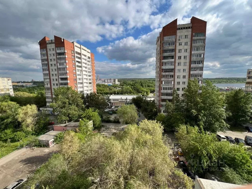 3-к кв. Челябинская область, Челябинск ул. Братьев Кашириных, 105А ... - Фото 0
