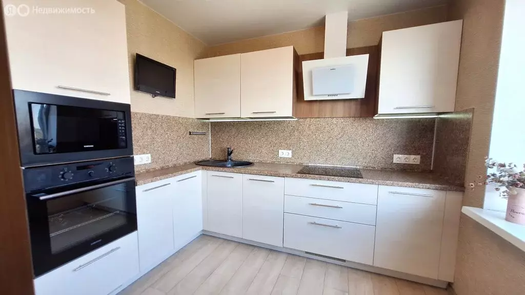 2-комнатная квартира: Екатеринбург, Уральская улица, 57к2 (53.8 м) - Фото 0