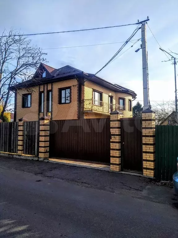 Дом 300 м на участке 6 сот. - Фото 0