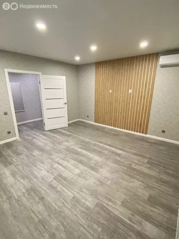 3-комнатная квартира: Челябинск, улица Александра Шмакова, 40 (65.7 м) - Фото 1