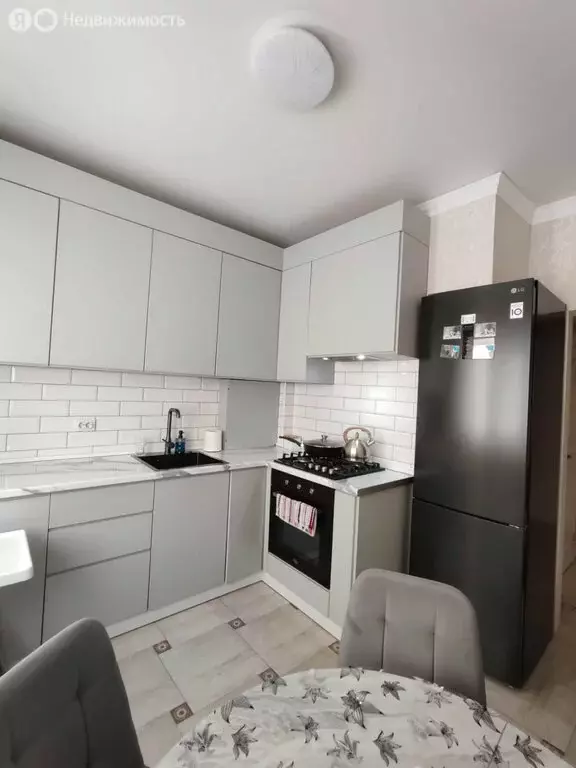 2-комнатная квартира: Нальчик, улица Шарданова, 48к6 (62 м) - Фото 0