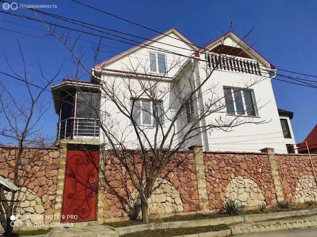 Дом в Симферополь, улица Хайри Эмир-Заде, 4 (200 м) - Фото 1