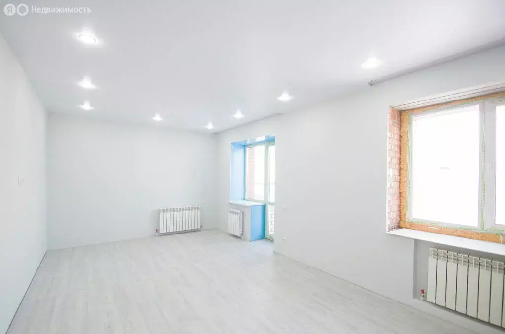 3-комнатная квартира: Омск, улица Звездова, 127 (65 м) - Фото 1