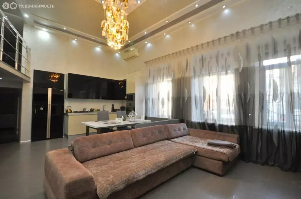 3-комнатная квартира: Евпатория, улица Гоголя, 10/6 (200 м) - Фото 1