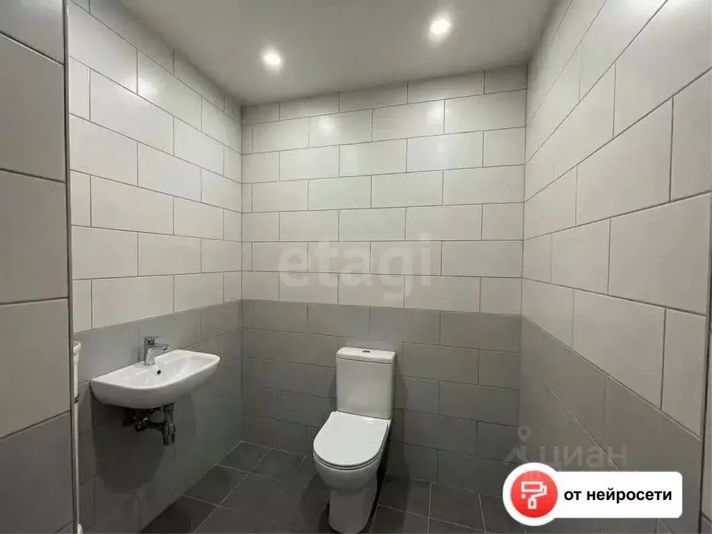 Помещение свободного назначения в Тюменская область, Тюмень ул. Андрея ... - Фото 2