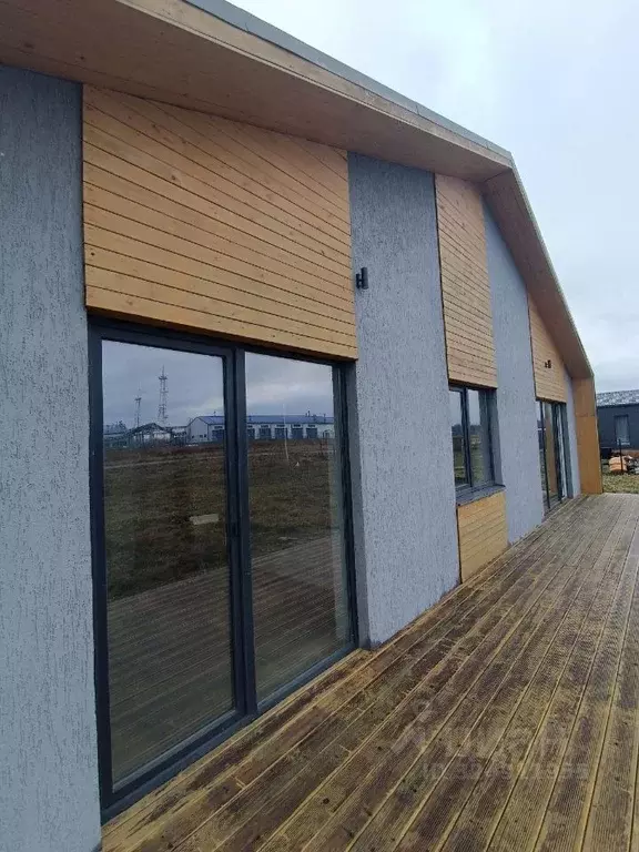 Дом в Новгородская область, Новгородский район, Ермолинское с/пос, д. ... - Фото 1