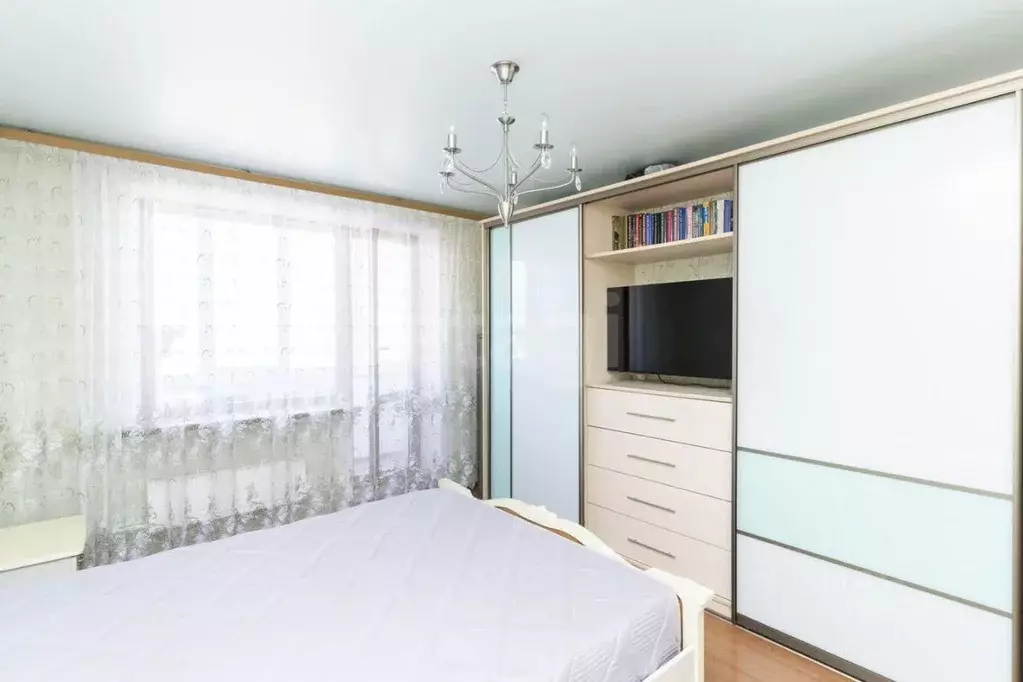 3-к кв. Тюменская область, Тюмень ул. 30 лет Победы, 148 (91.3 м) - Фото 1