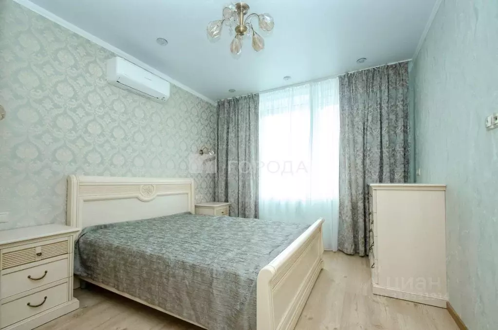 3-к кв. Новосибирская область, Новосибирск ул. Кирова, 11 (71.8 м) - Фото 0