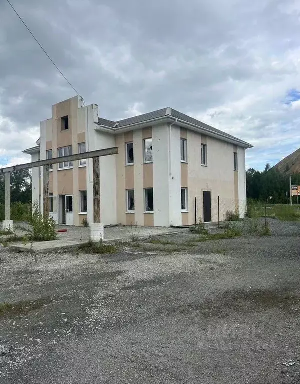 Помещение свободного назначения в Свердловская область, Дегтярск ул. ... - Фото 1