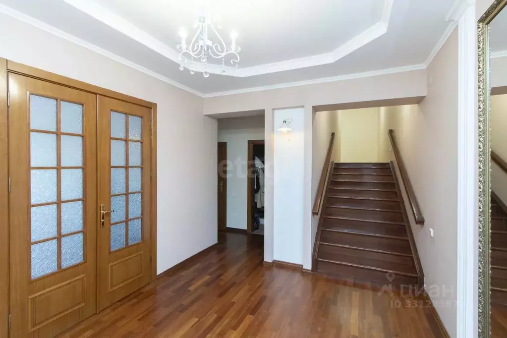 4-к кв. Тюменская область, Тюмень ул. Дзержинского, 69 (200.9 м) - Фото 1