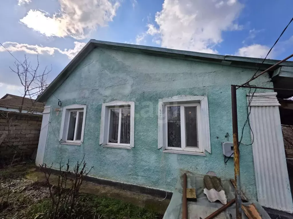 Дом в Крым, Сакский район, Ореховское с/пос, с. Червоное ул. ... - Фото 1