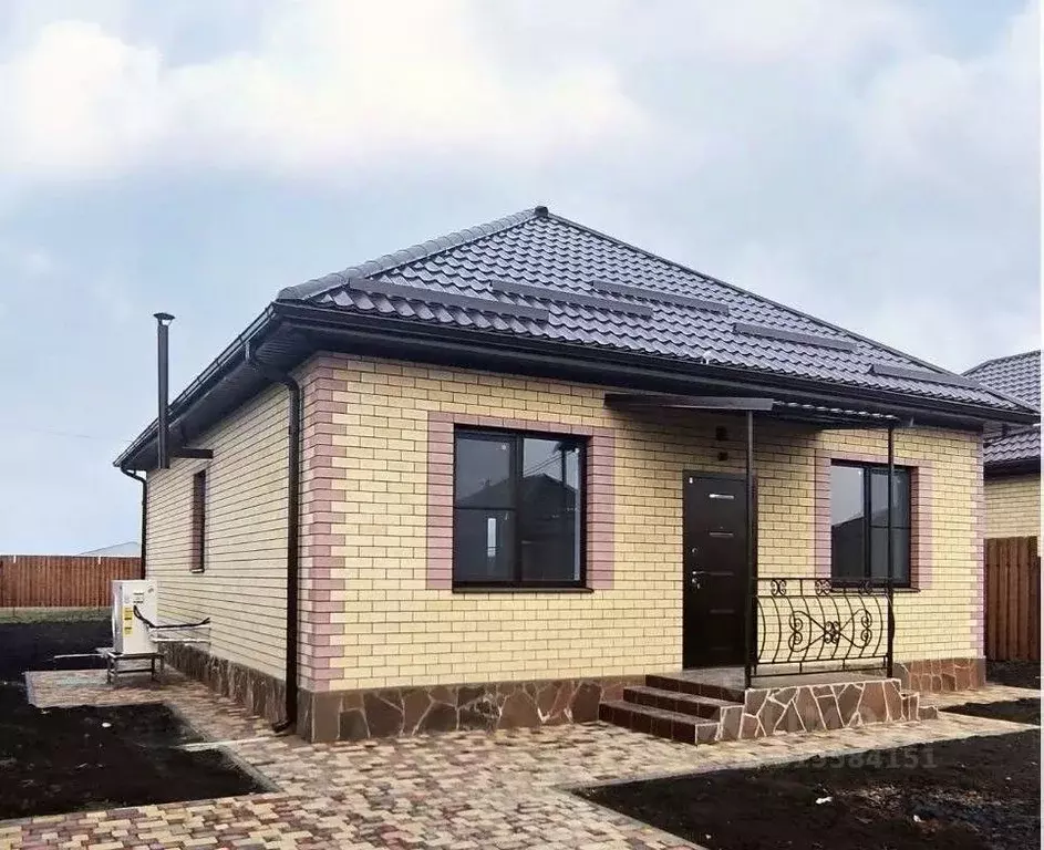 Дом в Краснодарский край, Краснодар ул. Кирилла Россинского, 2/1 (80 ... - Фото 1