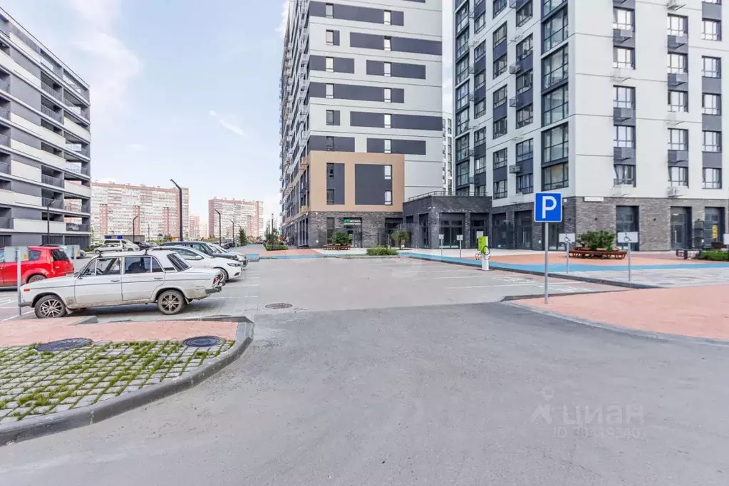 1-к кв. Тюменская область, Тюмень ул. Андрея Приказнова, 1 (40.08 м) - Фото 0