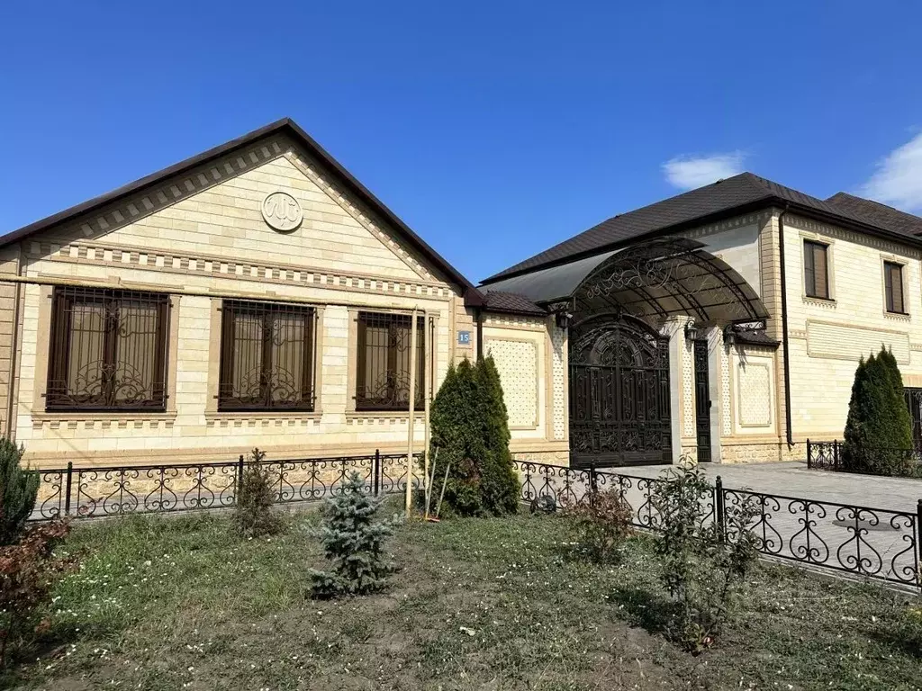 Дом в Чеченская республика, Грозный ул. В.М. Кокова (241 м) - Фото 1