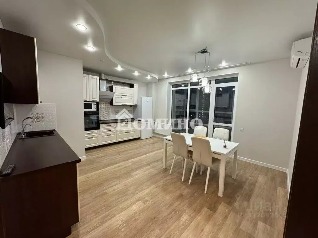 3-к кв. Тюменская область, Тюмень ул. Александра Протозанова, 10к1 ... - Фото 1