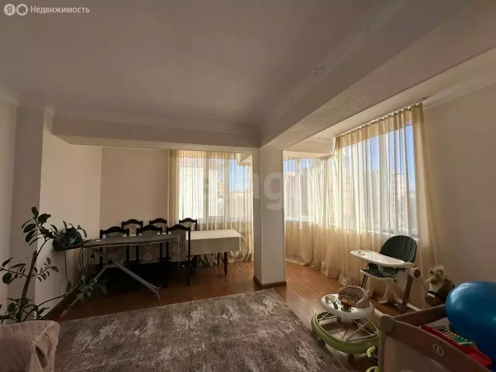 2-комнатная квартира: Карабулак, улица Осканова, 136А (81.3 м) - Фото 1