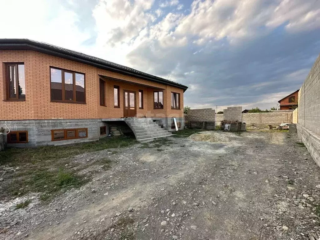 Дом в Ингушетия, Назрановский район, с. Экажево ул. Б.Б. Богатырева ... - Фото 1