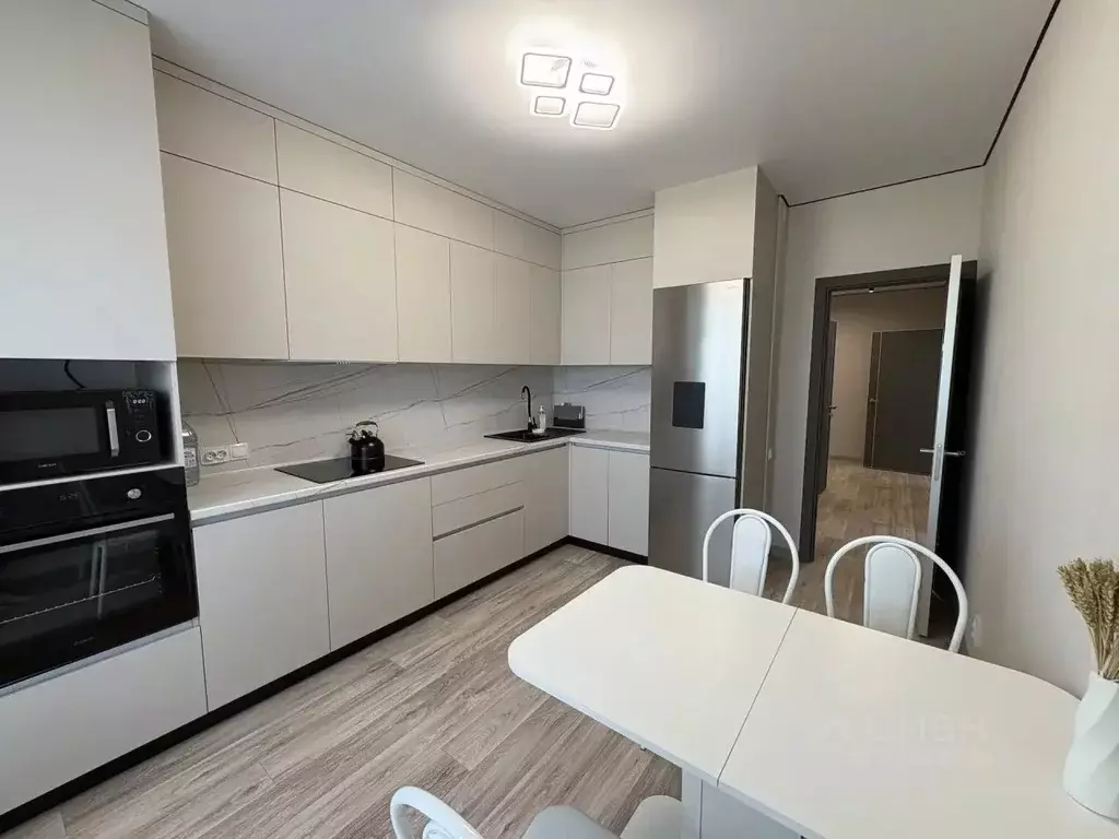 2-к кв. Татарстан, Альметьевск ул. Гафиатуллина, 48к1 (70.0 м) - Фото 1