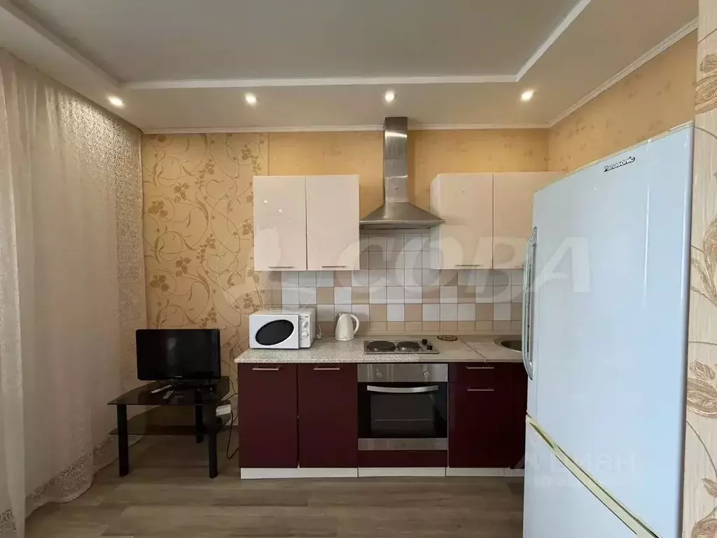 Студия Тюменская область, Тюмень ул. Тимофея Чаркова, 79к3 (28.0 м) - Фото 2