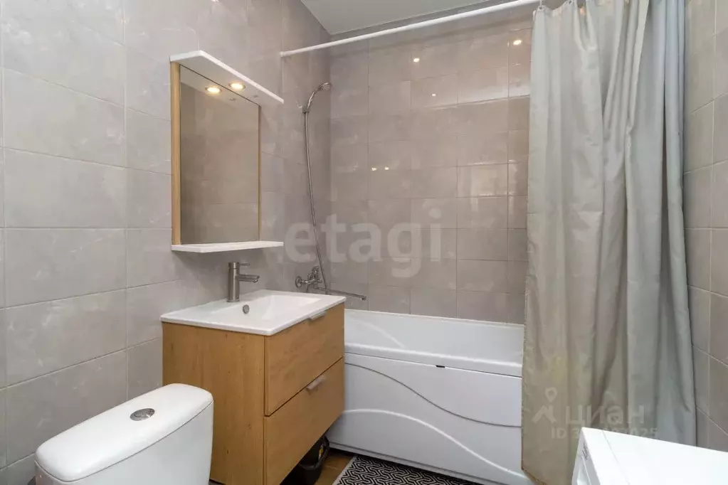 Студия Тюменская область, Тюмень ул. Тимофея Чаркова, 83 (32.3 м) - Фото 1