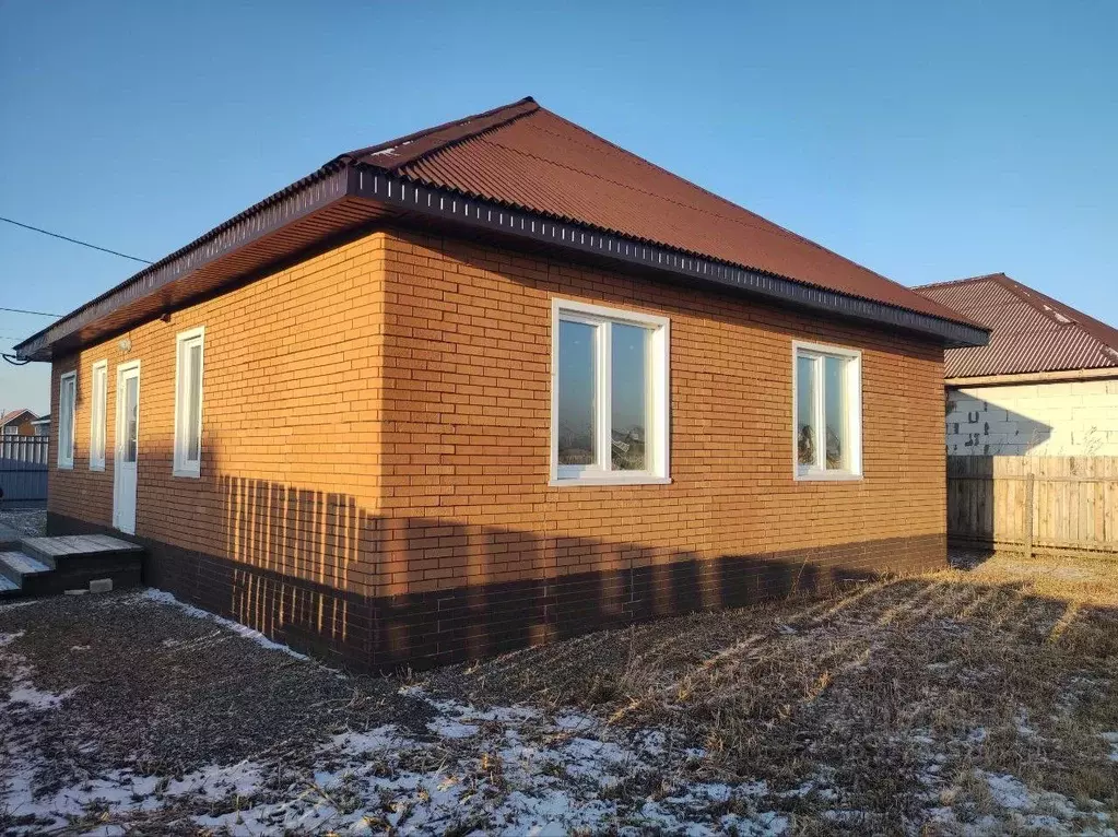 Дом в Хакасия, Усть-Абаканский район, д. Чапаево Абаканская ул., 7А ... - Фото 0