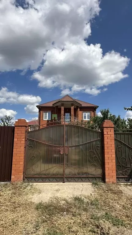 Дом в Астраханская область, Астрахань Саранская ул., 2Д (203 м) - Фото 1