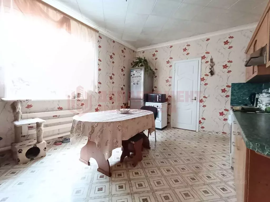 Дом в Астраханская область, Астрахань Тянь-Шаньская ул., 51 (172 м) - Фото 1