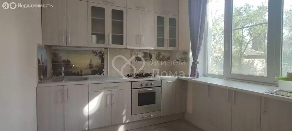 3-комнатная квартира: Волгоград, улица Атласова, 10 (76 м) - Фото 0