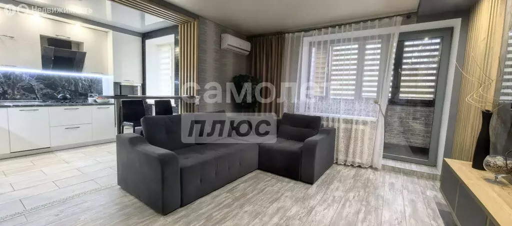 3-комнатная квартира: Волгоград, улица Гвоздкова, 16 (63.8 м) - Фото 0