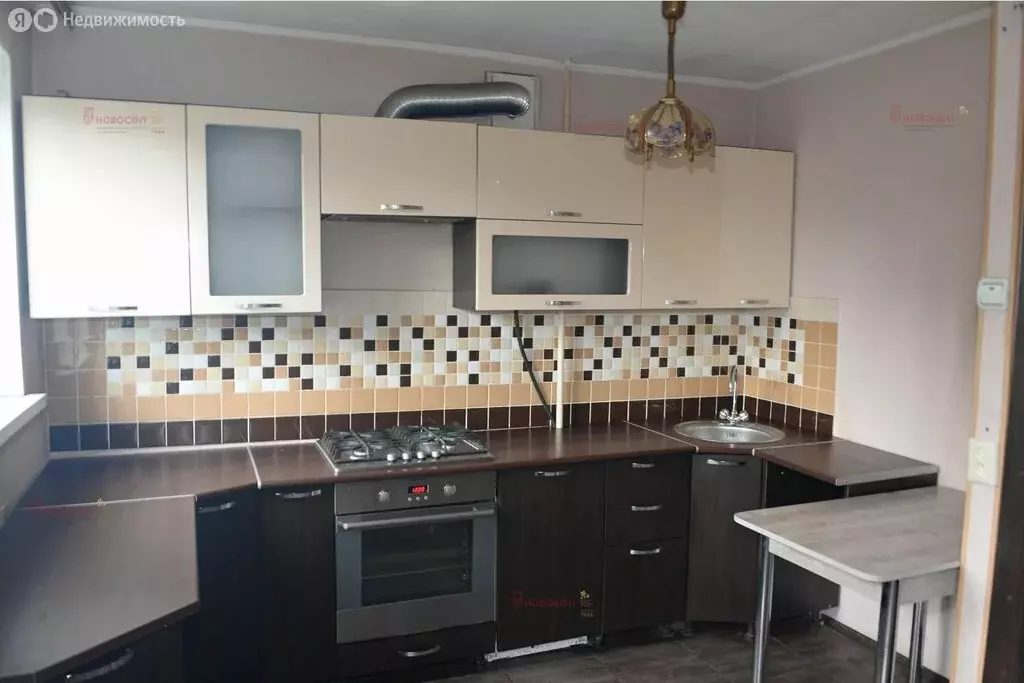 3-комнатная квартира: Екатеринбург, улица Металлургов, 32А (63 м) - Фото 0
