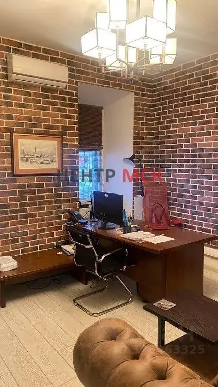 Офис в Москва ул. Петровка, 17С4 (100 м) - Фото 1