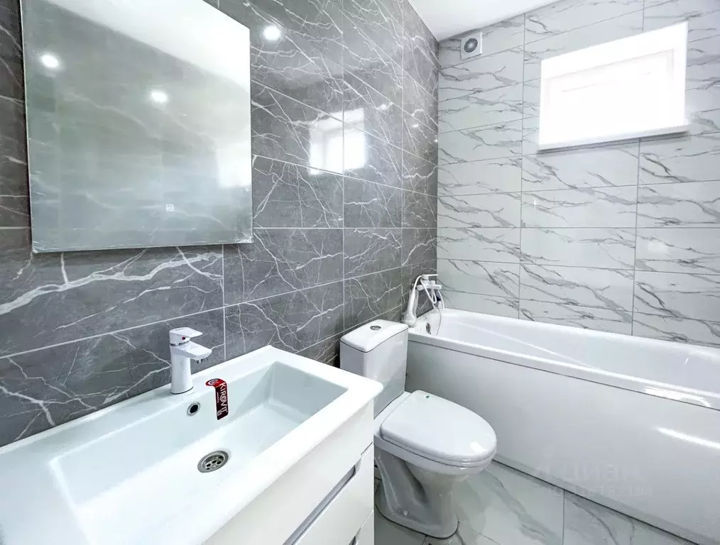 Дом в Ростовская область, Неклиновский район, с. Новобессергеневка ул. ... - Фото 1