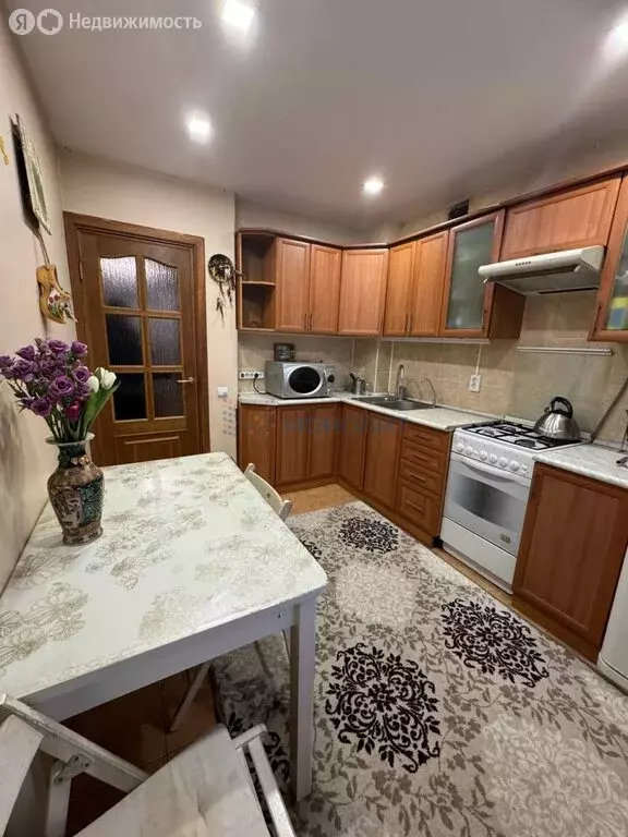 3-комнатная квартира: Чебоксары, улица Ахазова, 5 (62 м) - Фото 1