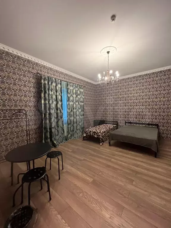 Комната 25 м в 4-к, 1/3 эт. - Фото 1