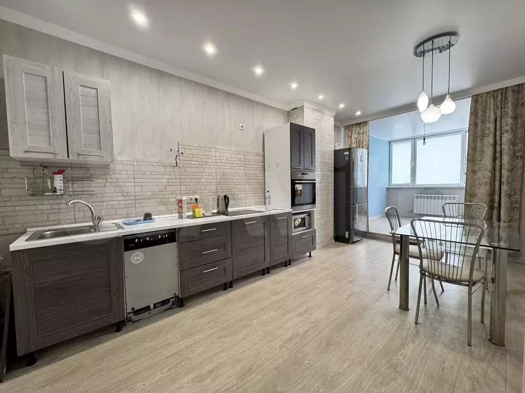 3-к. квартира, 100 м, 4/18 эт. - Фото 0