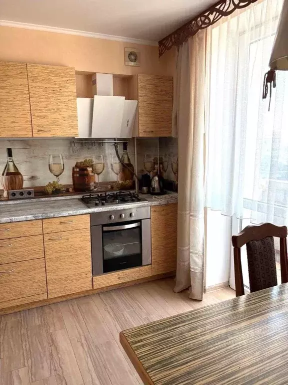 3-к кв. Крым, Черноморское пгт ул. Южная, 38Б (68.2 м) - Фото 1