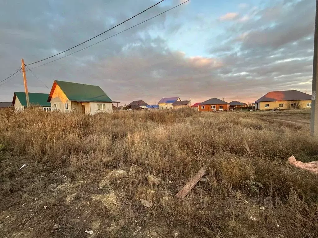 Участок в Оренбургская область, Оренбургский район, пос. Чкалов ул. ... - Фото 1