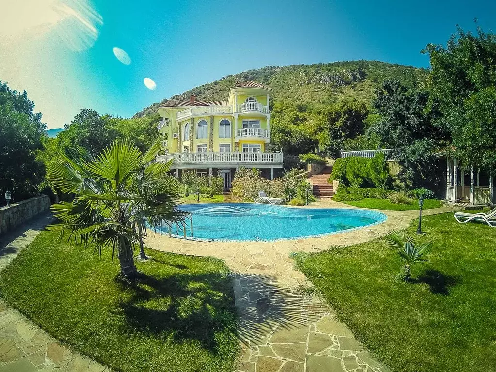 Дом в Крым, Алушта муниципальный округ, с. Лазурное  (450 м) - Фото 2