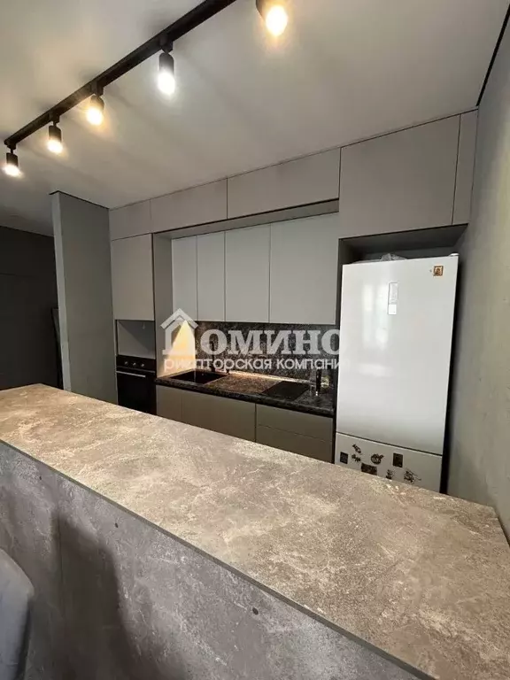 2-к кв. Тюменская область, Тюмень ул. Фармана Салманова, 3 (52.5 м) - Фото 1