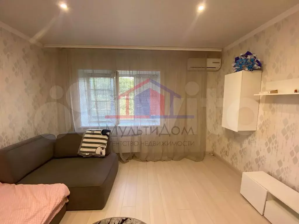 1-к. квартира, 54 м, 1/9 эт. - Фото 1