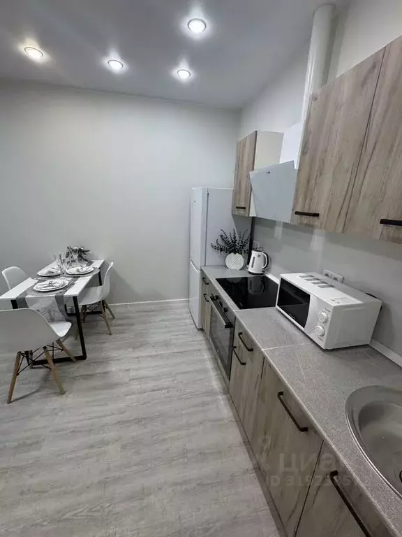 2-к кв. Тюменская область, Тюмень ул. Республики, 204к6 (53.0 м) - Фото 2