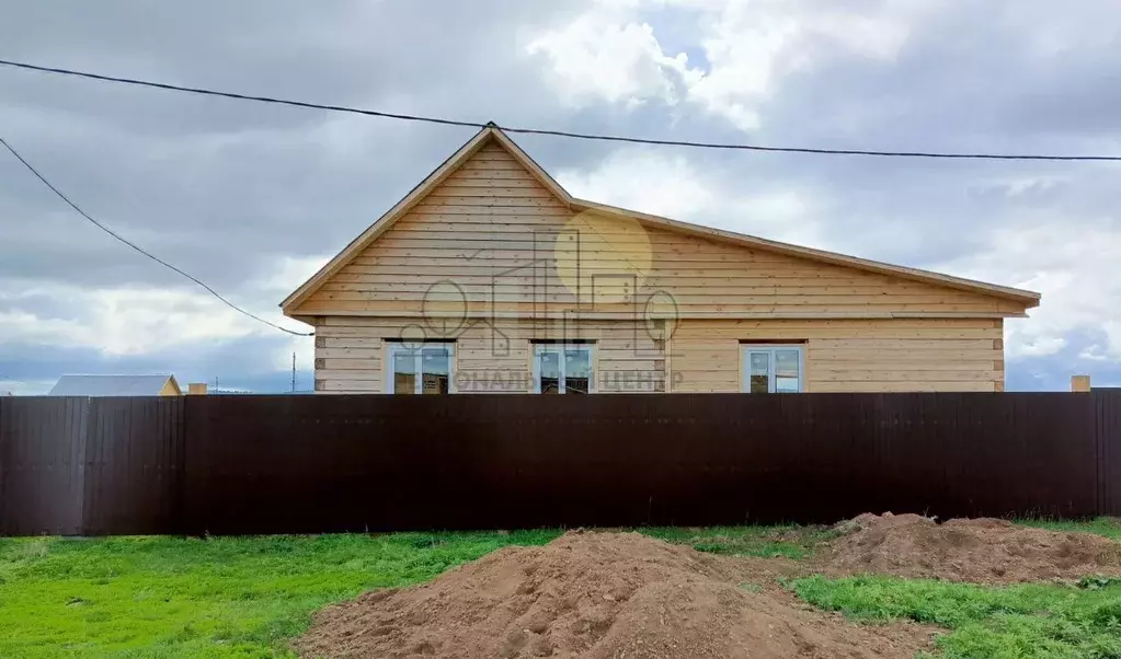 Дом в Иркутская область, Эхирит-Булагатский район, пос. Усть-Ордынский ... - Фото 1