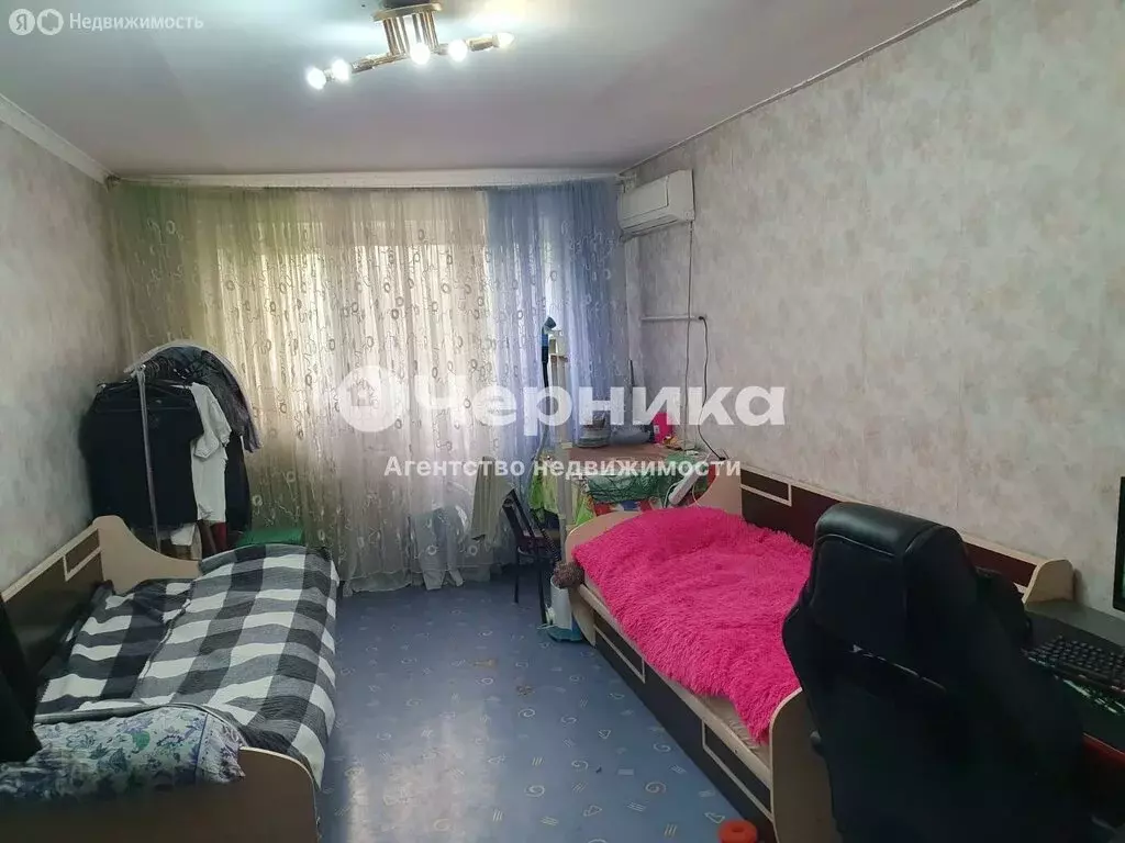 Квартира-студия: Каменск-Шахтинский, Красная улица, 66 (61 м) - Фото 1