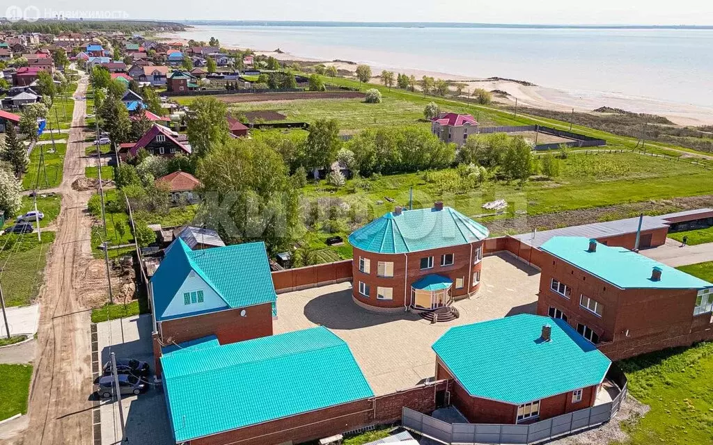 Дом в село Ленинское, улица Кирова (745 м) - Фото 1