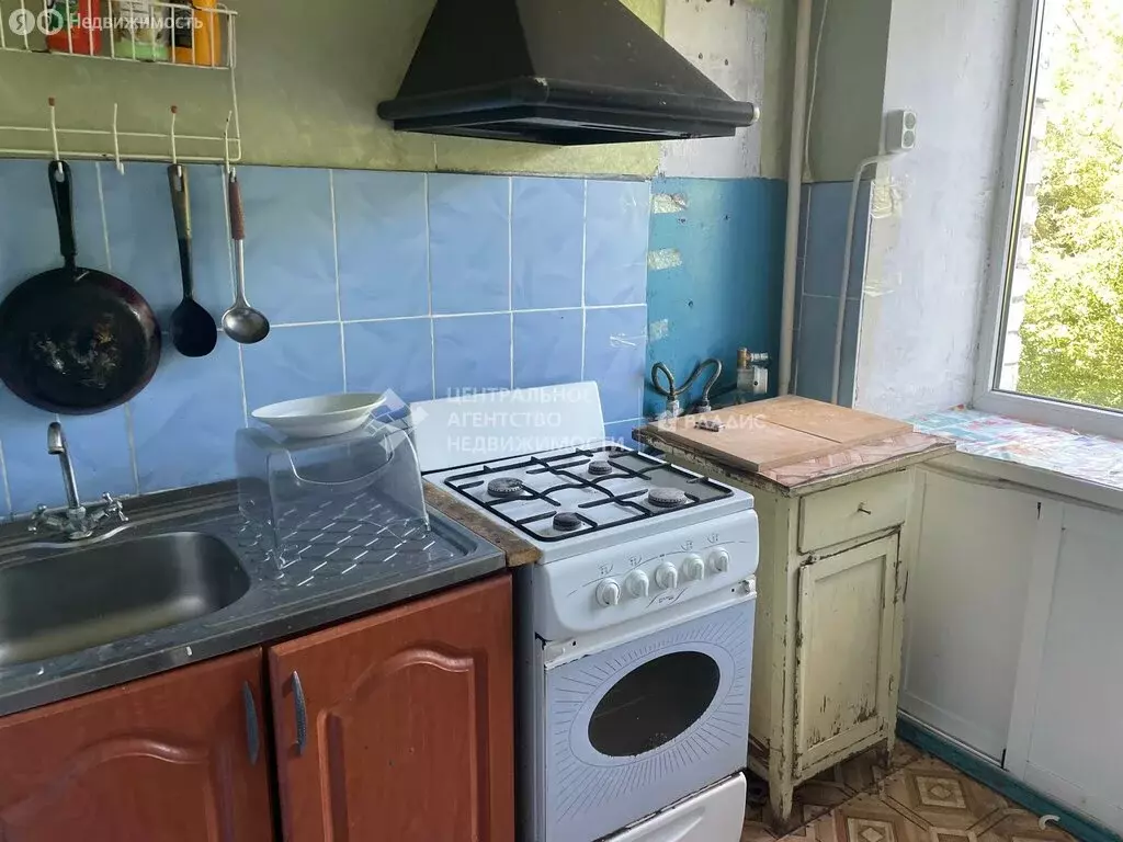 4-комнатная квартира: Побединка, Советская улица, 4 (60.2 м) - Фото 0