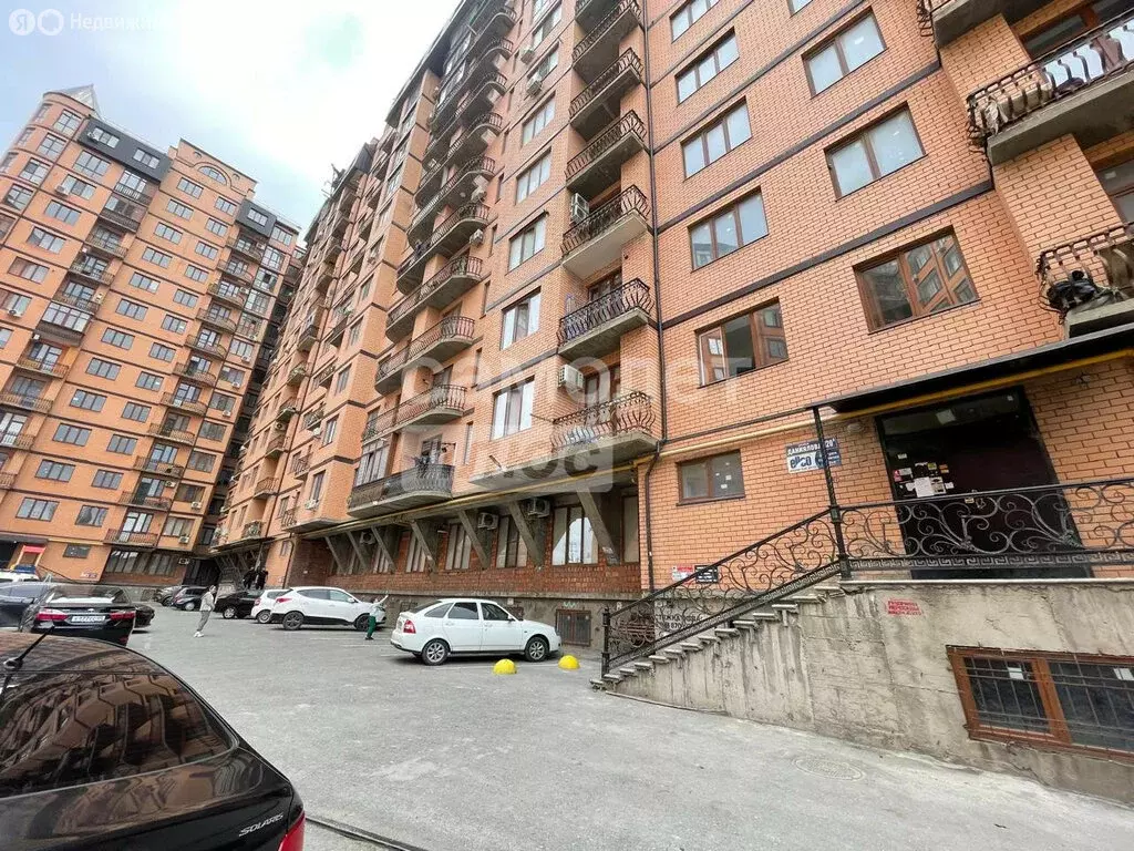 2-комнатная квартира: Махачкала, улица Даниялова, 120А (97 м) - Фото 0