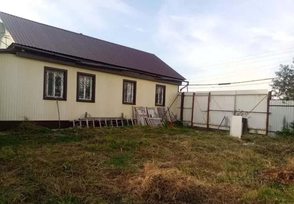 Дом в Ульяновская область, Чердаклинский район, Калмаюрское с/пос, с. ... - Фото 1