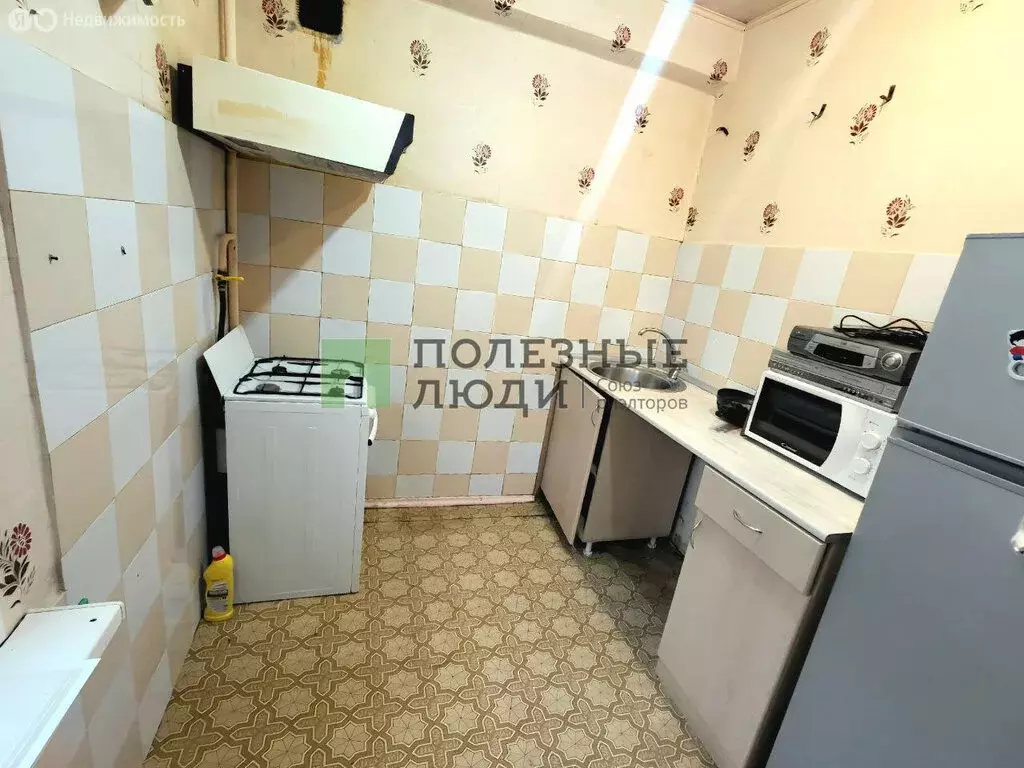 3-комнатная квартира: Ижевск, улица 10 лет Октября, 5 (54 м) - Фото 1