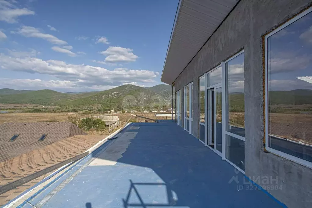 Дом в Севастополь с. Родниковское, ул. Карадагская, 3 (700 м) - Фото 1