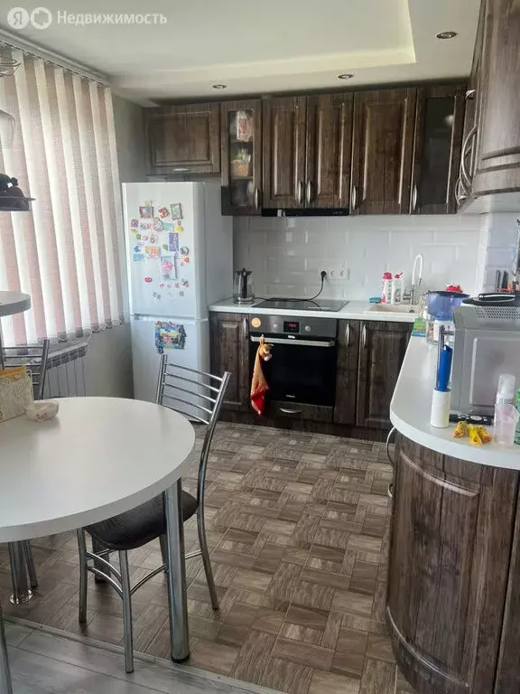 3-комнатная квартира: Ирбит, улица Коммуны, 111 (64.3 м) - Фото 1